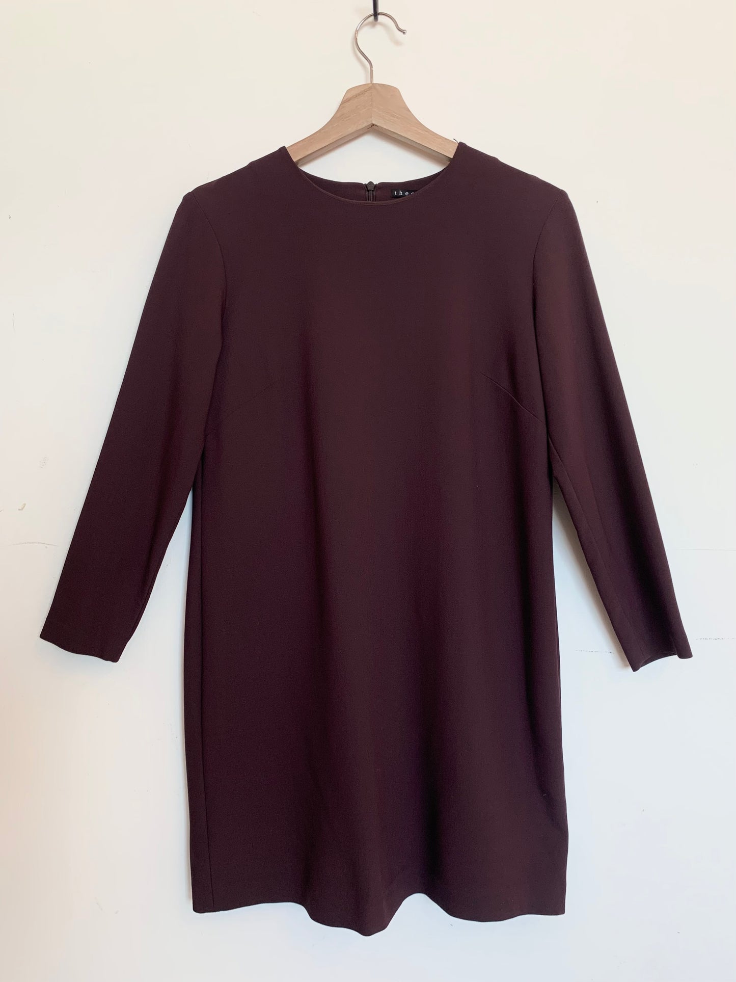 Robe aubergine Theory