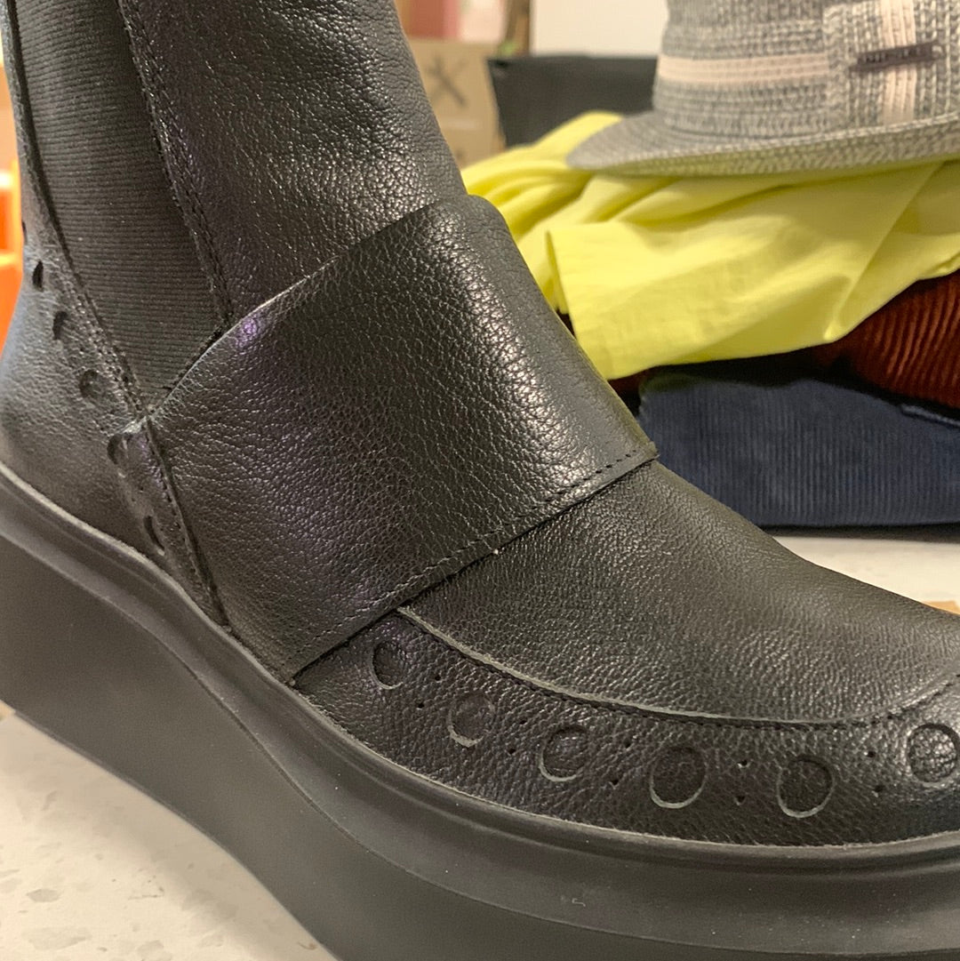 Black leather ankle boots Cafénoir