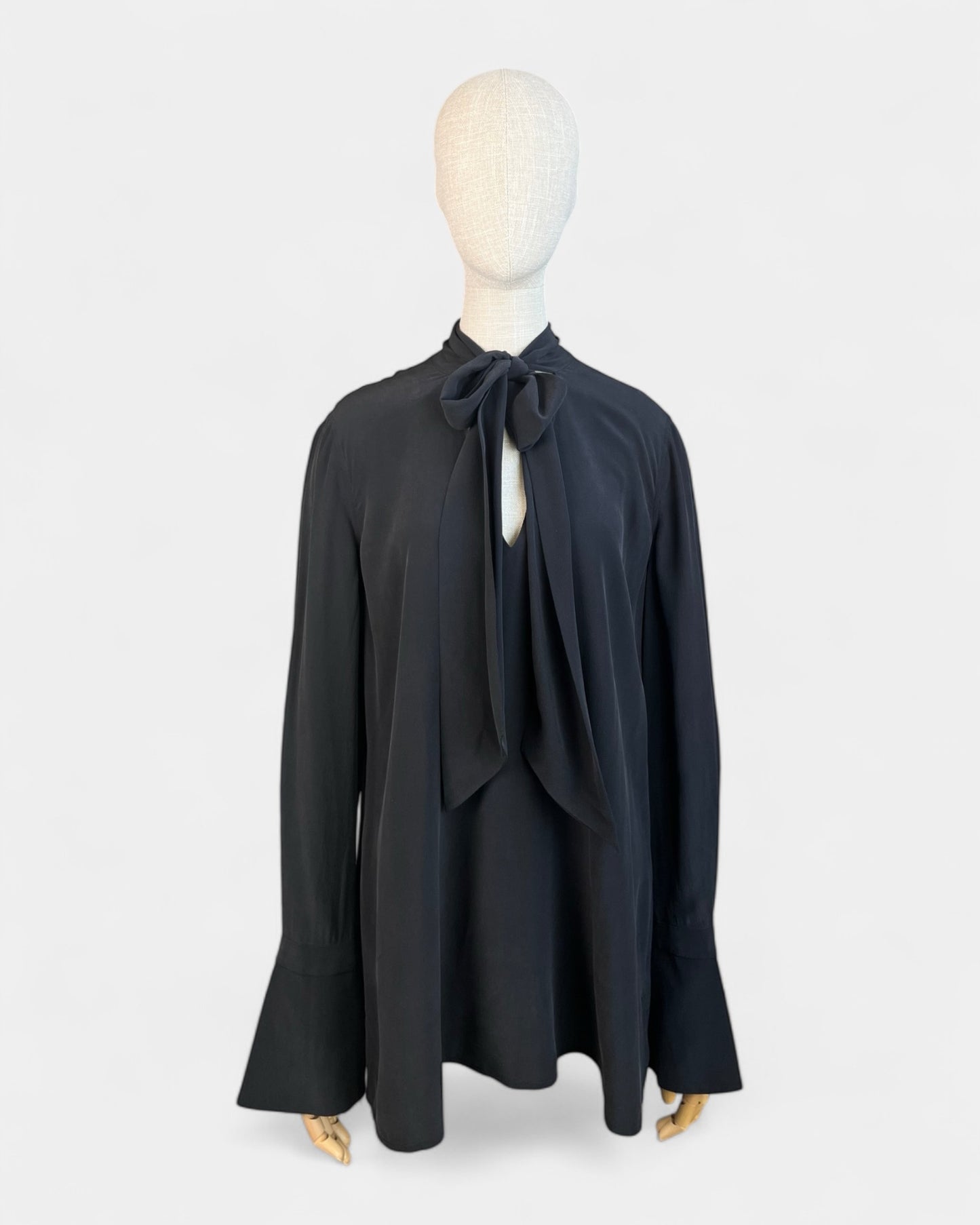 Black 100% silk blouse Equipment