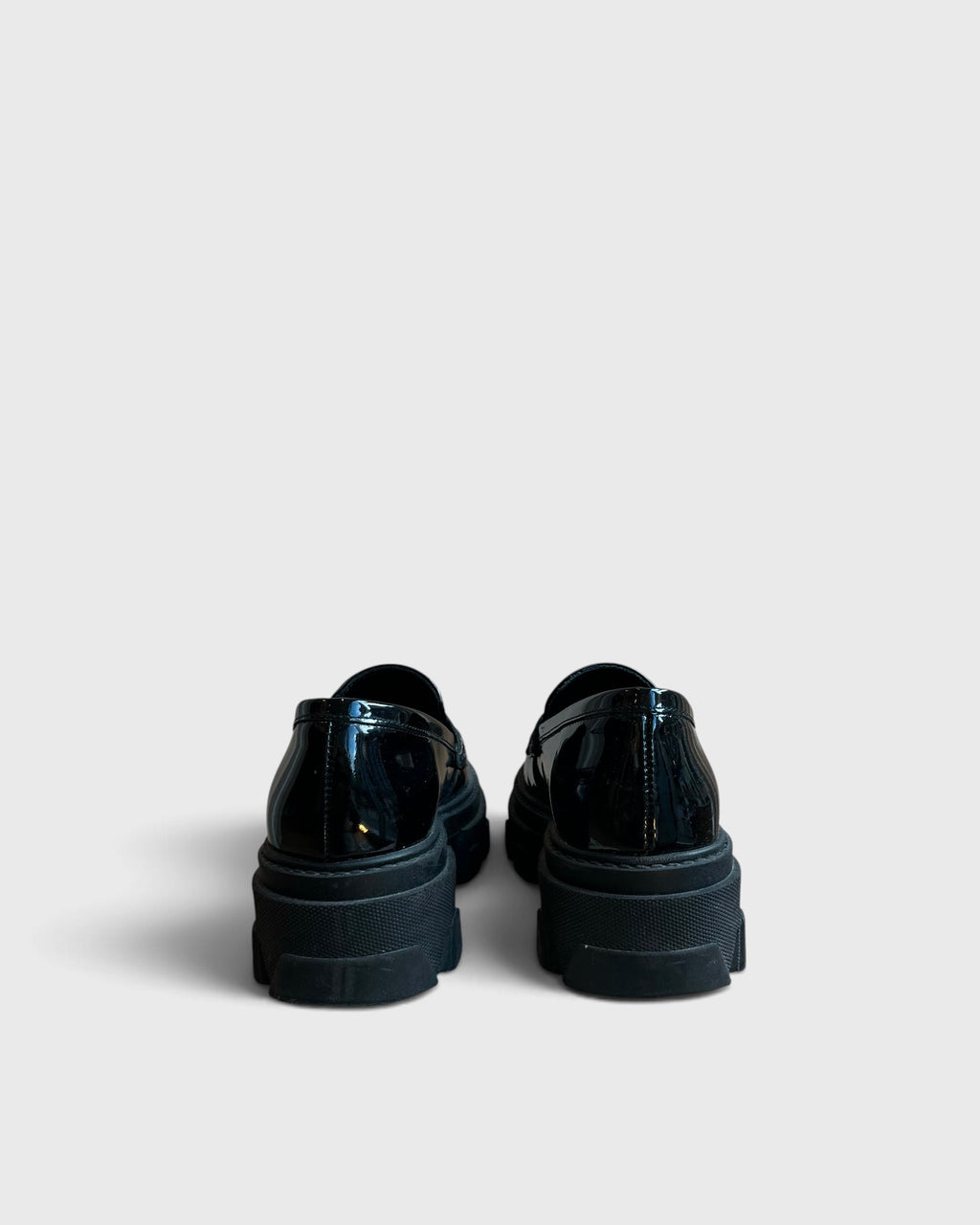 Loafers cuir noirs semelle crantée, Sandro