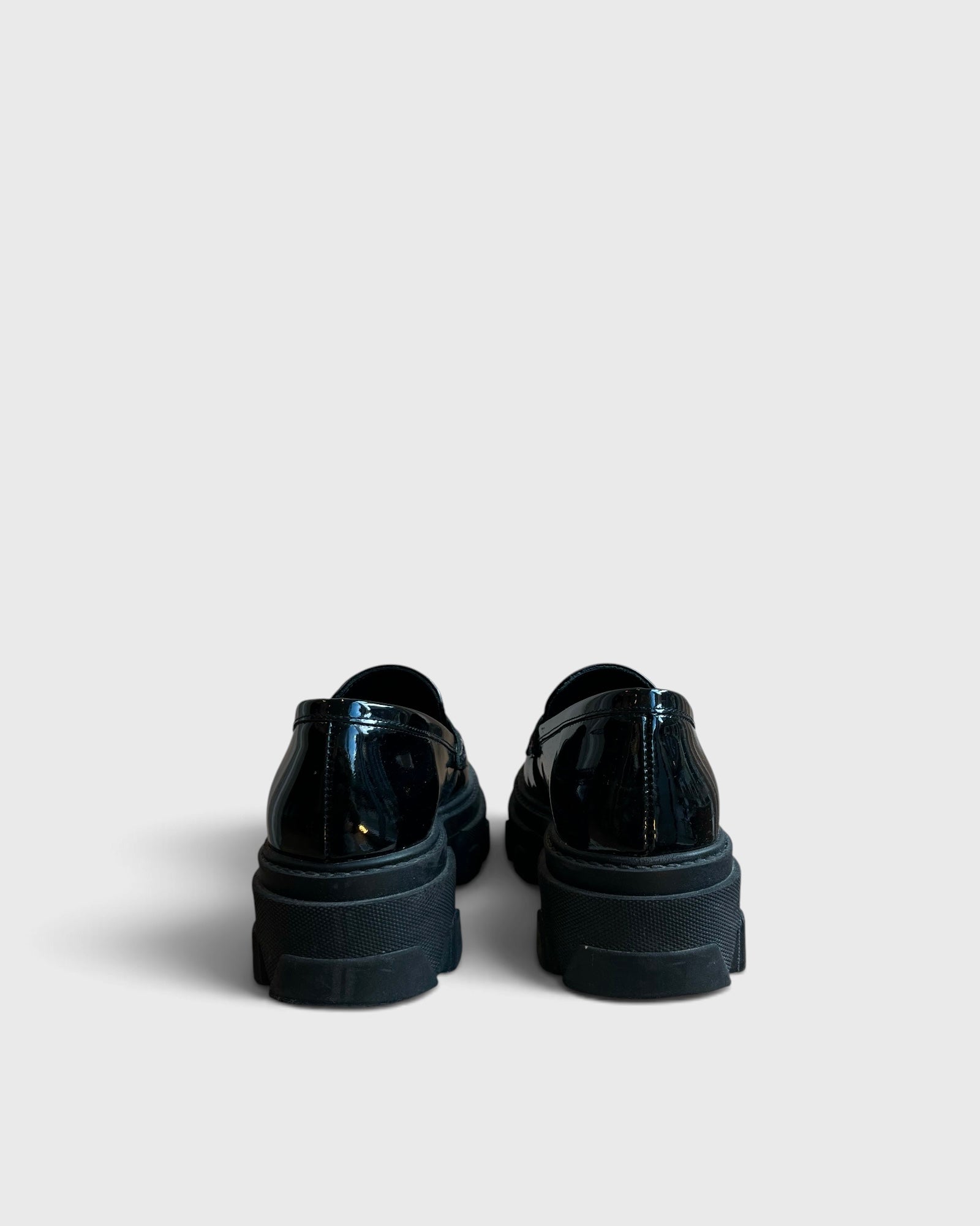 Loafers cuir noirs semelle crantée, Sandro