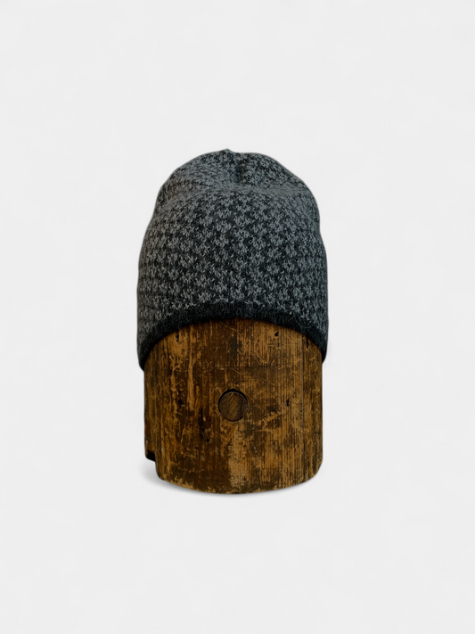 Grey patterned beanie, m0851