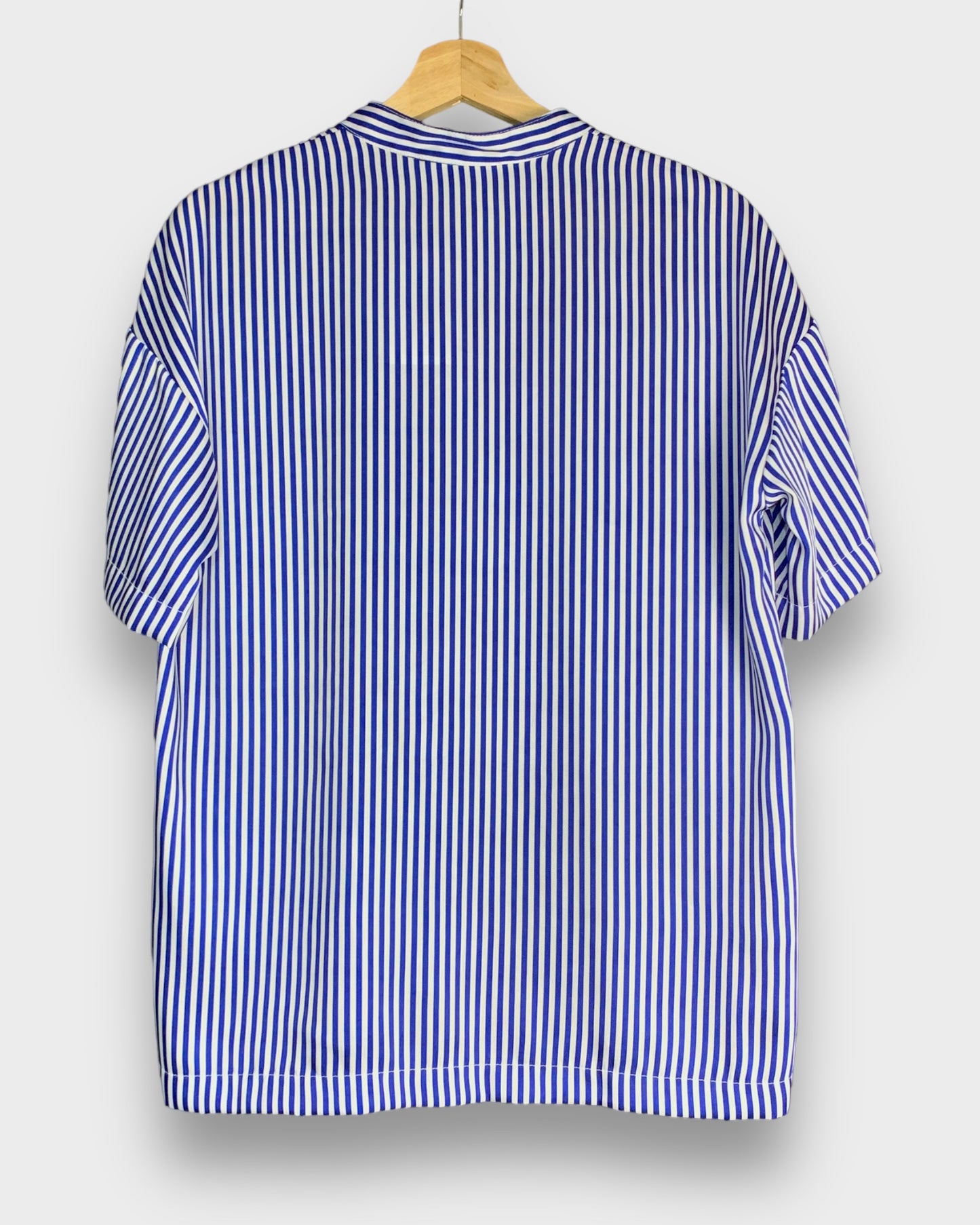 Judith &amp; Charles white and blue striped short-sleeved shirt